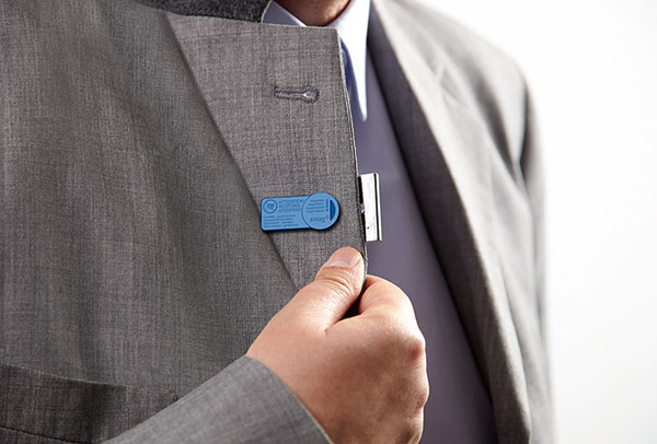 Name badges with a smag® magnet – exclusively from badgepoint®